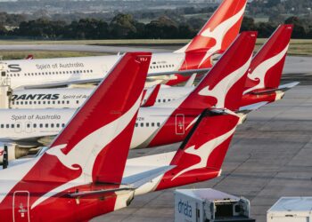 Qantas Lifts Fuel Cost Forecast by Up to A$800 Million as Middle East War Jolts Oil Markets