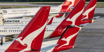 Qantas Lifts Fuel Cost Forecast by Up to A$800 Million as Middle East War Jolts Oil Markets